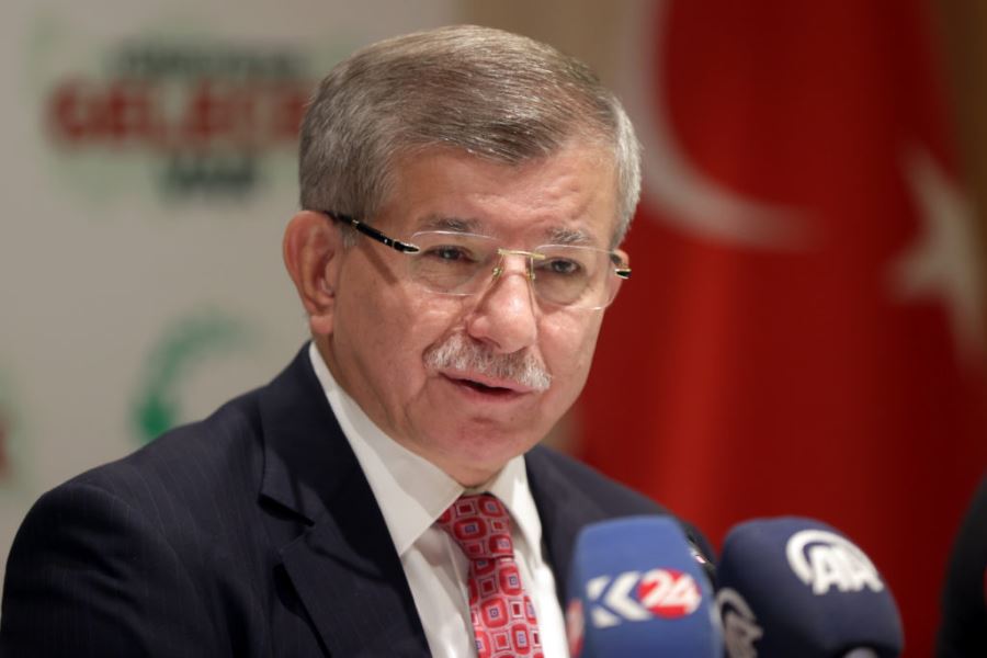 Çoğunluğu AK Parti ve MHP’den istifa eden 300 yeni üye, Gelecek Partisi’ne katıldı