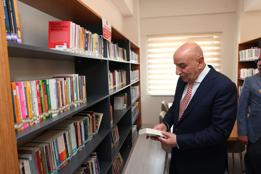 KEÇİÖREN KÜTÜPHANELERLE DONATILDI 