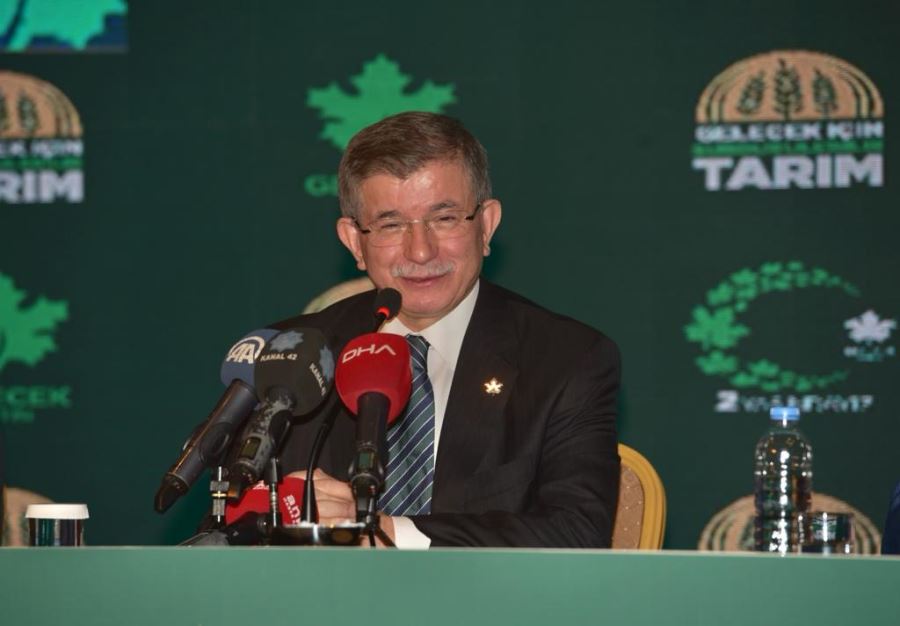 Ahmet Davutoğlu: Sayın Erdoğan, siz niteliğe niye düşmansınız? 