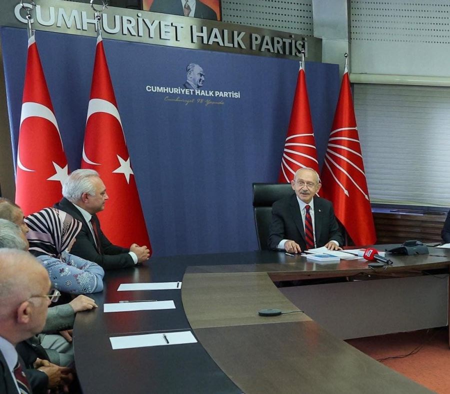 SİNCAN’DA AKP VE MHP’DEN İSTİFA EDENLER CHP’YE KATILDI!
