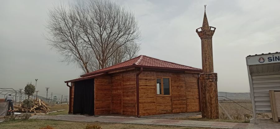 SİNCAN BELEDİYESİ AHŞAP ATIKLARINI DEĞERLENDİRİYOR