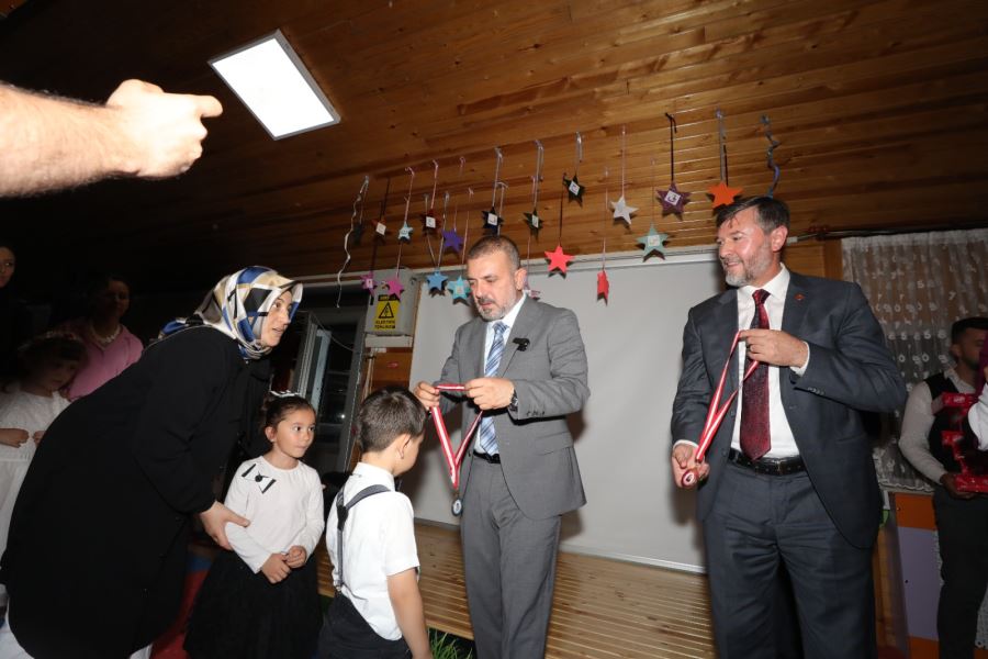 SİNCAN BEBEK KÜTÜPHANESİ MİNİKLERİNİN MEZUNİYET HEYECANI