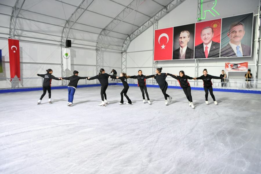 Eren Bülbül Anısına Buz Pateni Gösterisi