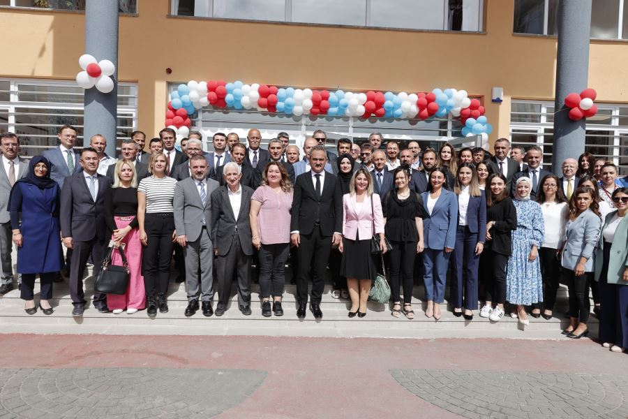 SİNCAN ERSİN NAZİF GÜRDOĞAN ANADOLU LİSESİ TÖRENLE AÇILDI