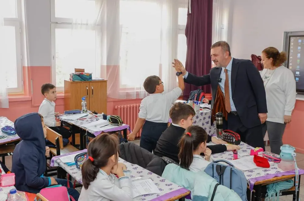 BAŞKAN ERCAN GÜNÜNÜ ÖĞRENCİLERE AYIRDI