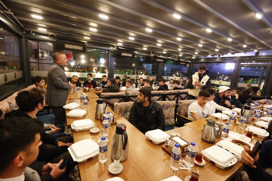  MURAT ERCAN GENÇLERLE SAHUR YAPTI
