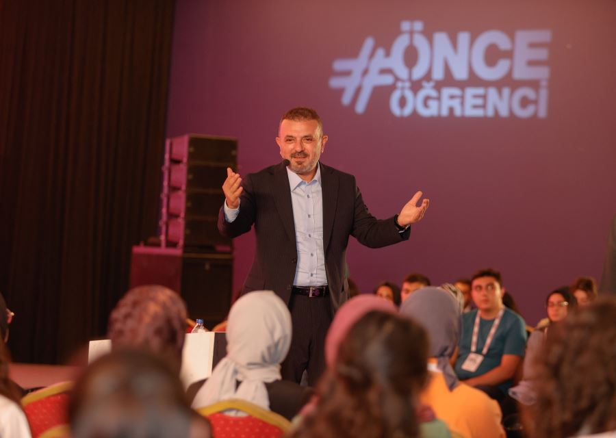 ANKARA’DA İLK: BAKANLAR, UZMAN EĞİTİMCİLER ÜNİVERSİTE ADAYLARINA TERCİH DESTEĞİ VERDİ  