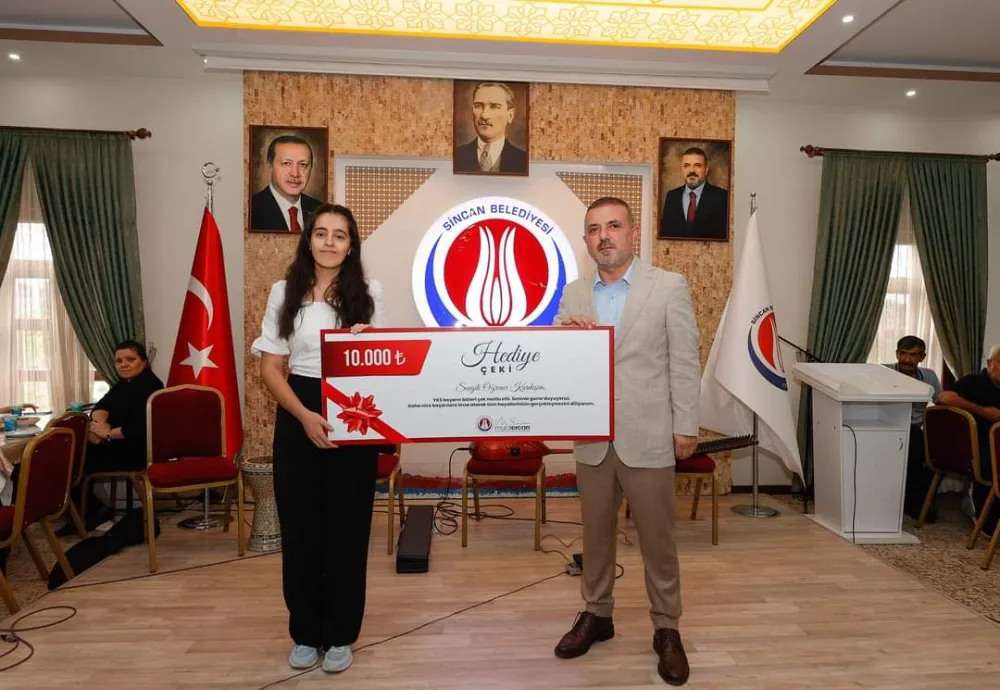  SİNCAN’DA DERECEYE GİREN ÖĞRENCİLER ÖDÜLLENDİRİLDİ
