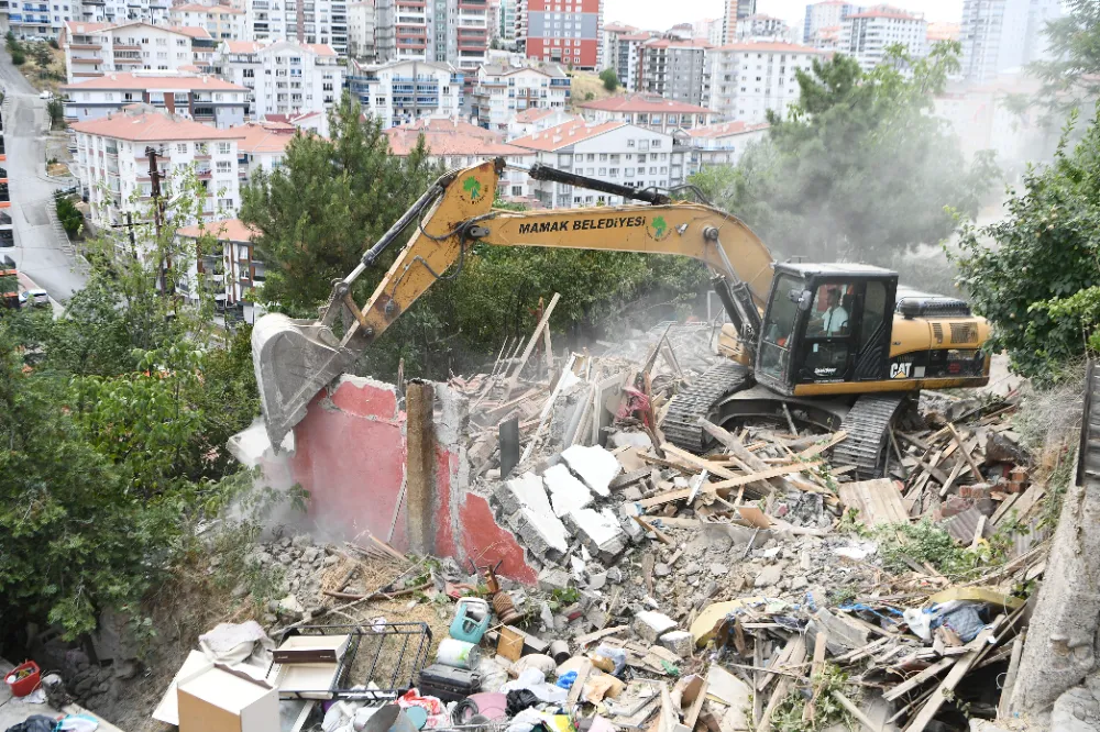Kaçak yapılar yıkılıyor, mahallenin çehresi değişiyor