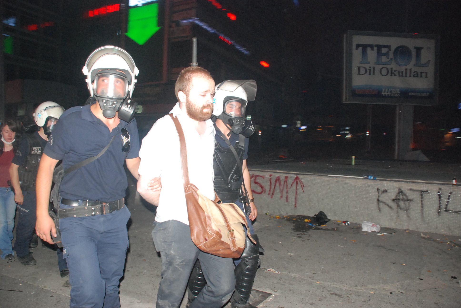 Dün savaş alanına dönen Kızılay`da Direniş Yeniden Başladı