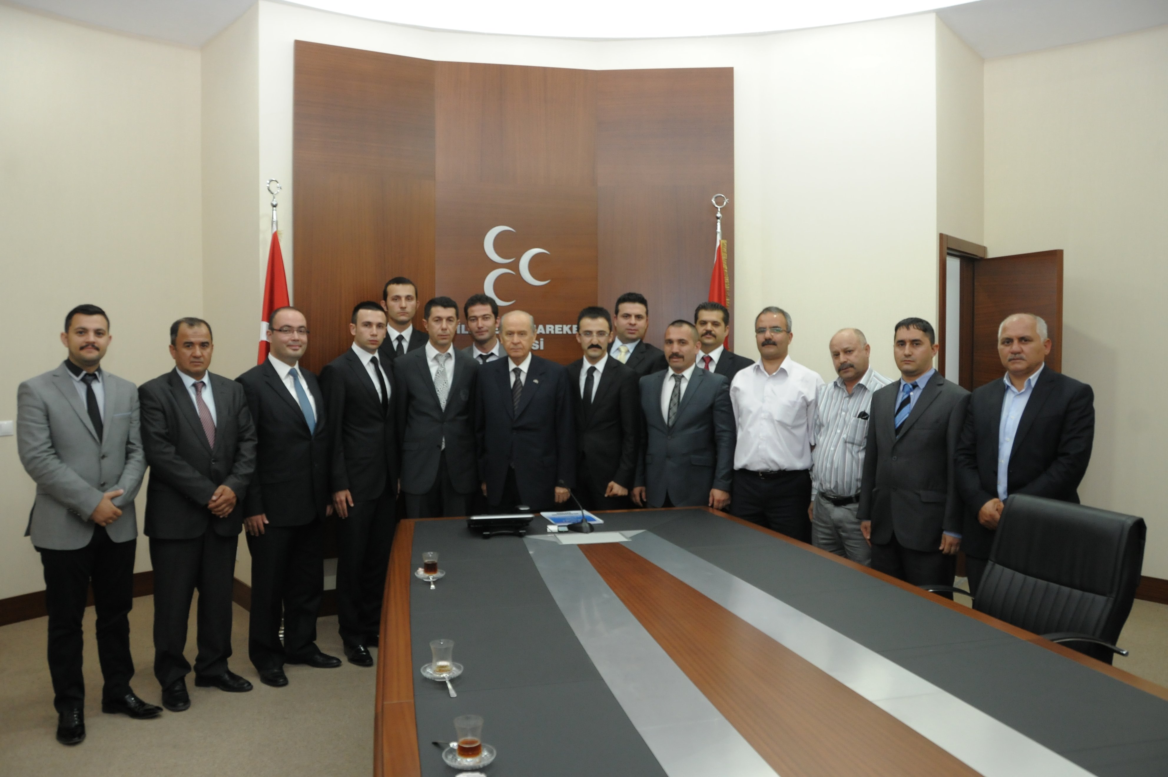  BAHÇELİ ÜLKÜCÜ İŞÇİLERİ KABUL ETTİ