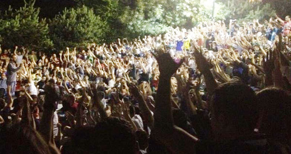 

`Duran adam` eylemleri durmuyor!

