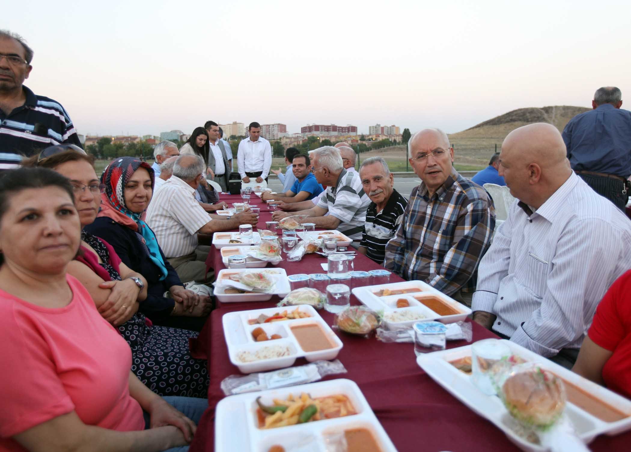 Yenimahalle iftarları mahallelere taştı