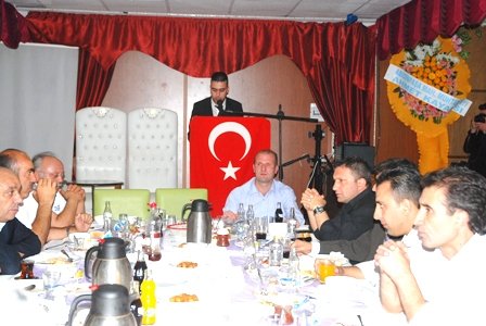 Ülkücüler Mamak`ta İftar Sofrası Kurdu