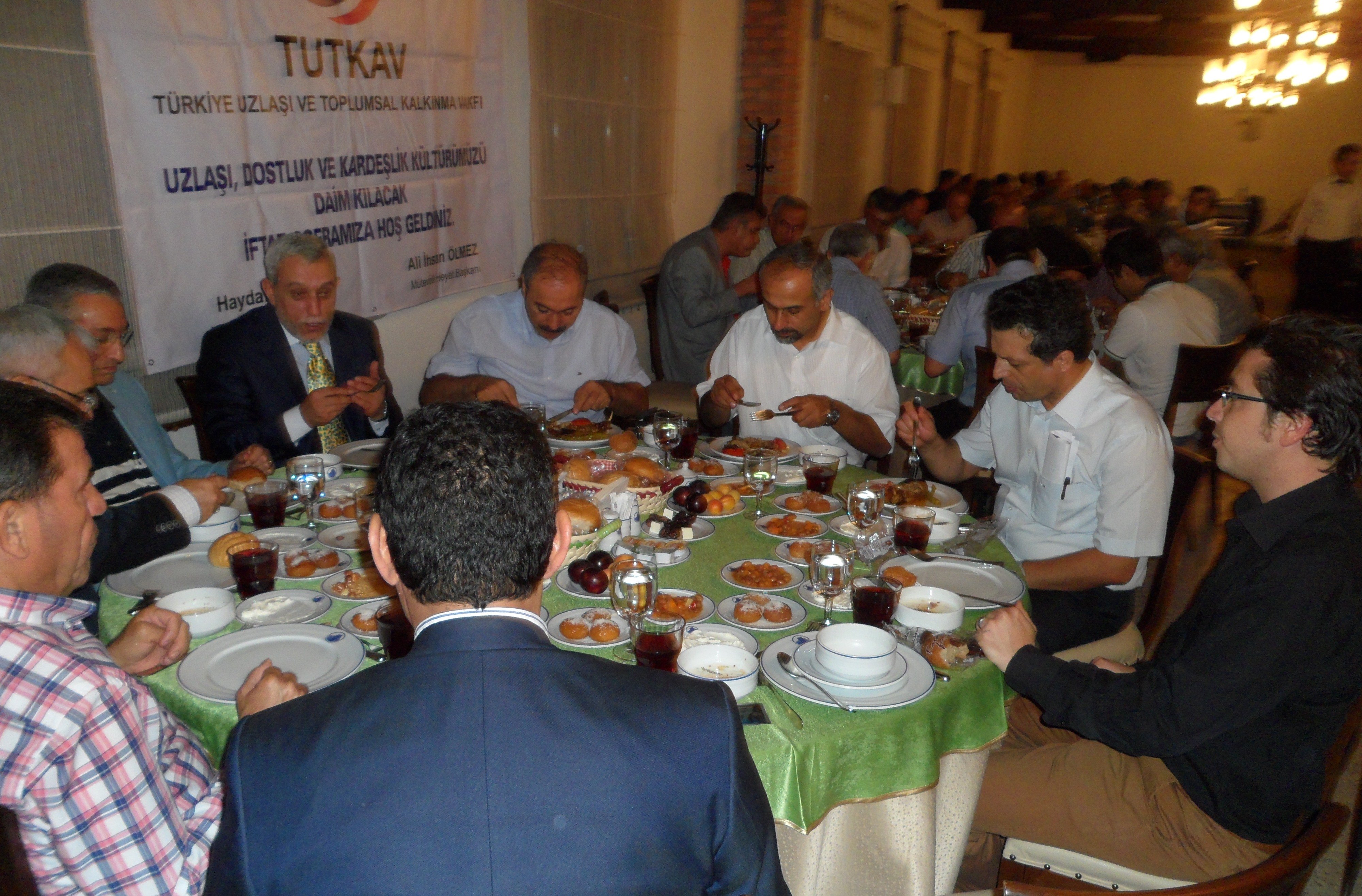 Görüşler Ayrı Sofralar Aynı 