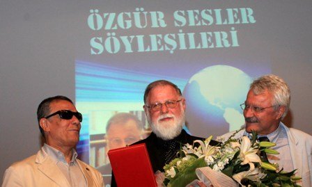 BORGES`İN GÖZÜ ALBERTO MANGUEL BAŞKENTLİLERLE BULUŞTU