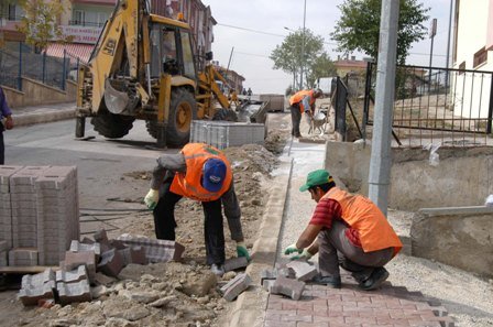 Mamak`ta Cadde ve Sokaklar Nakış Gibi İşleniyo