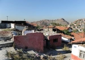 ALTINDAĞ BELEDİYESİ YIKIM ÇALIŞMALARINI DEVAM ETTİRİYOR