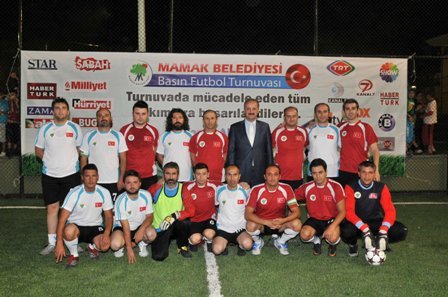 Basın mensupları sahaya indi