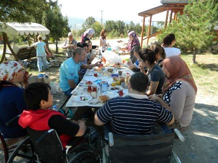 ENGELSİZ ATÖLYE ÖĞRENCİLERİ KIBRISCIK?TA 2 GÜN KAMP YAPTI