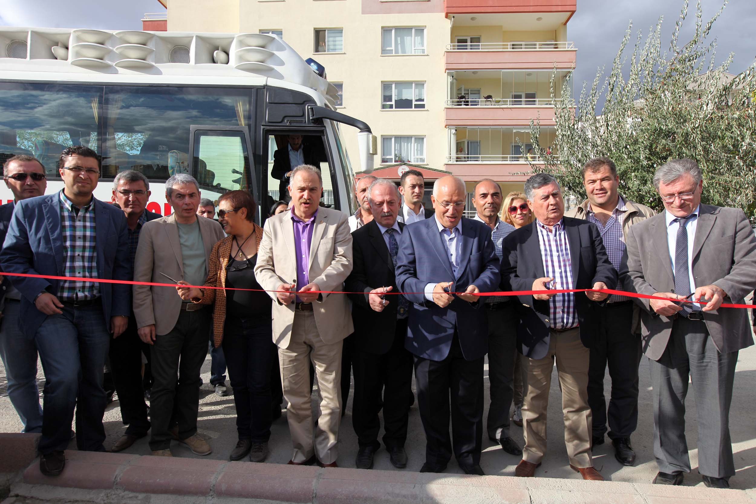 Yenimahalle`de 3 yeni park törenle açıldı