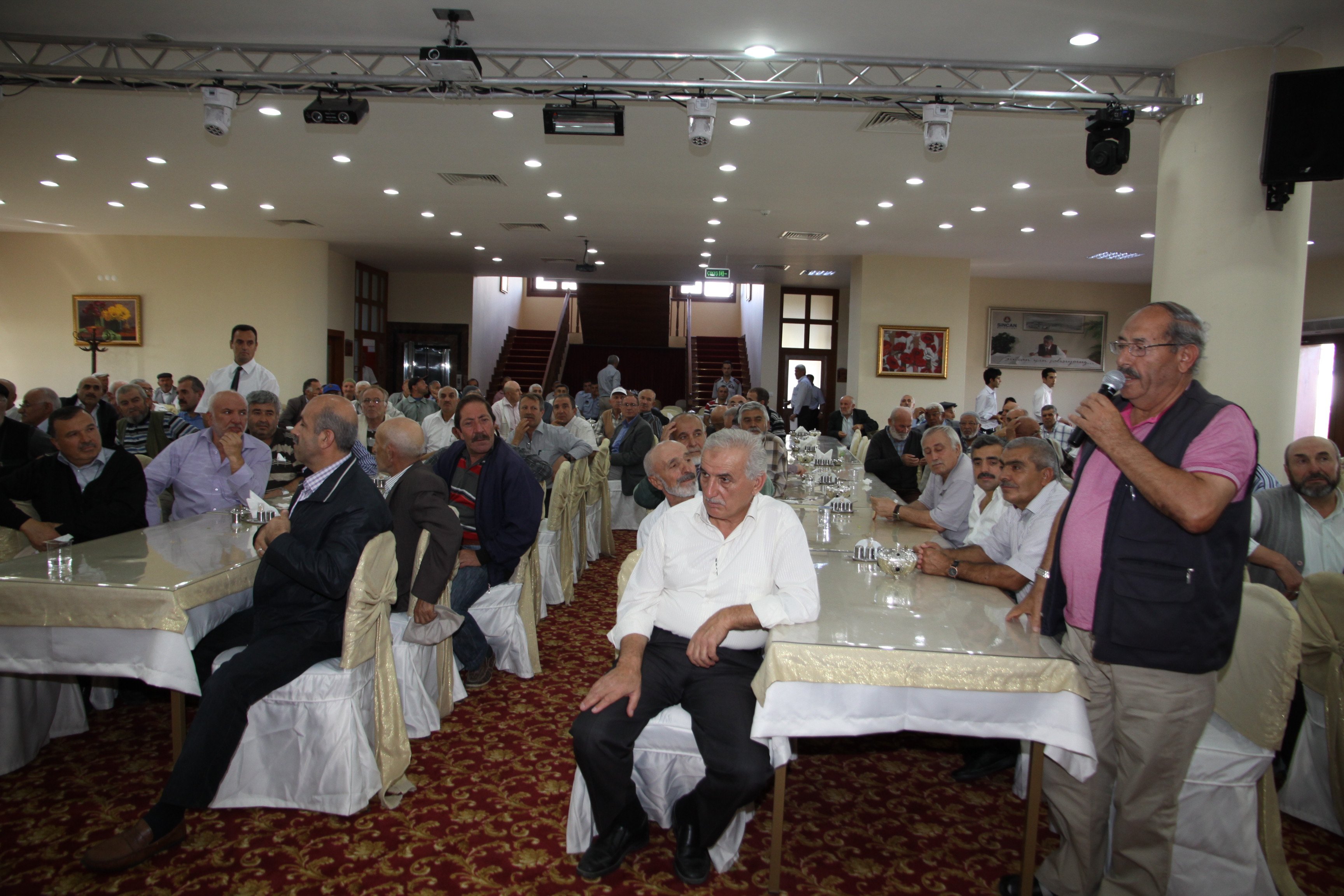 Yaşar Sanayi Esnafı ile kahvaltı yaptı