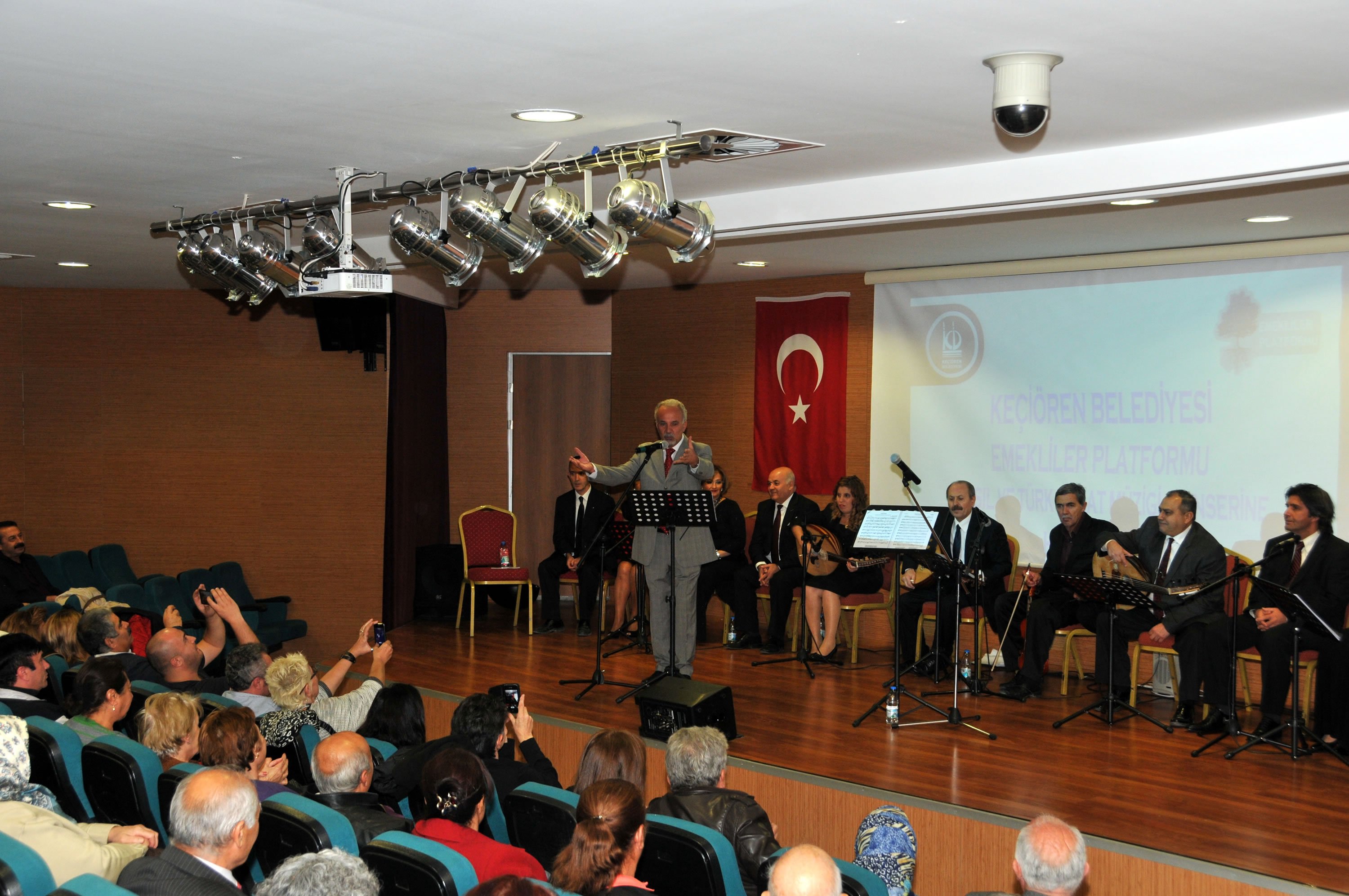 KEÇİÖRENLİ EMEKLİLERDEN MUHTEŞEM KONSER
