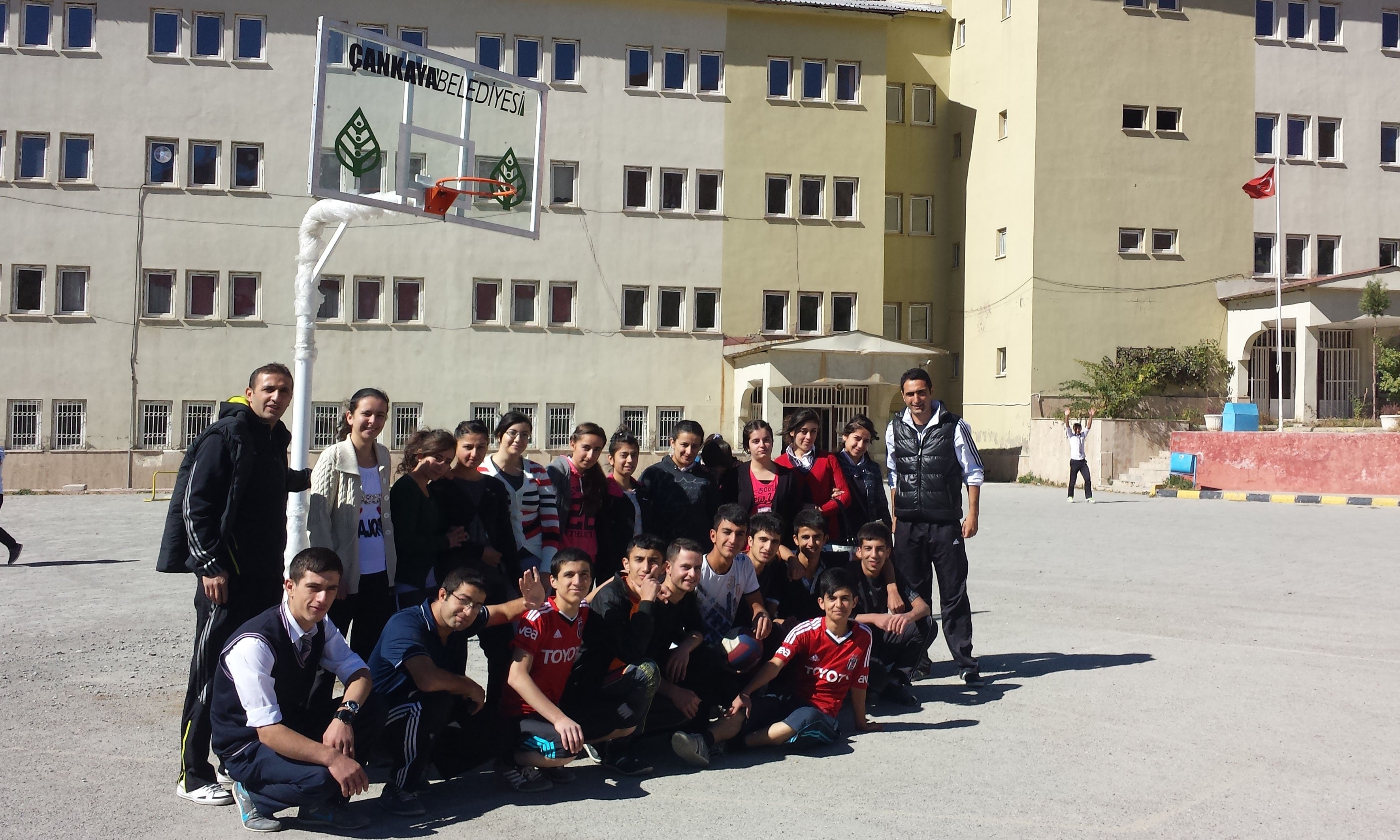 ÇANKAYA`DAN HAKKARİLİ ÇOCUKLARA BAYRAM HEDİYESİ