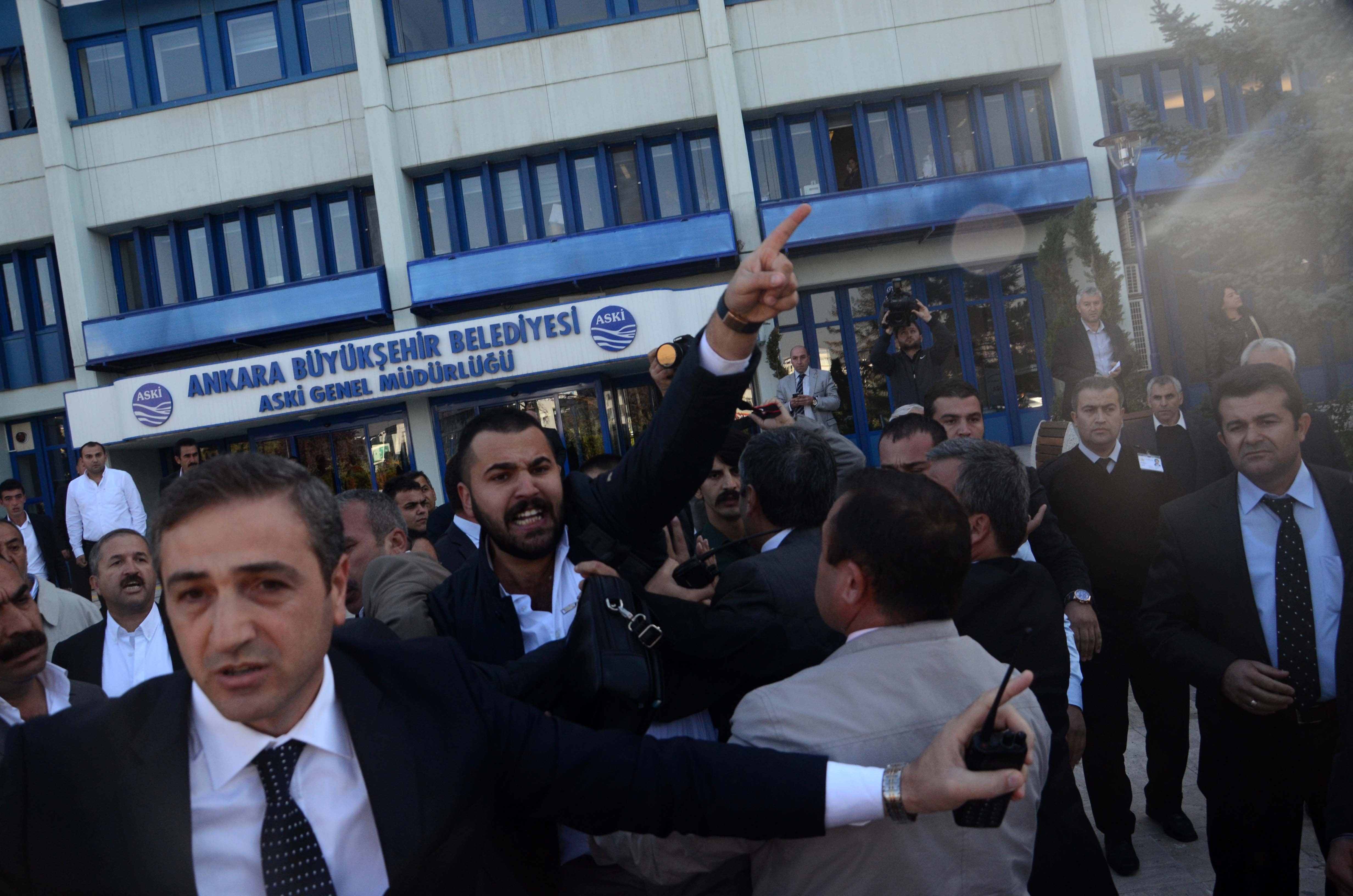 CHP ÇANKAYA SU KESİNTİSİ PROTESTOSUNDA SALDIRIYA UĞRADI