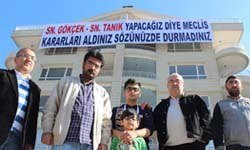 Tanık ve Gökçek için vatandaş`tan pankart 
