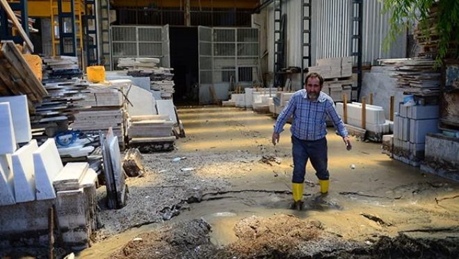 Mermerciler Sitesi`ni çamur bastı