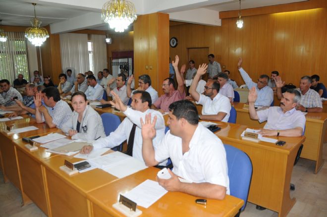 AKP`li Meclis Üyelerinden Hizmet Engeli