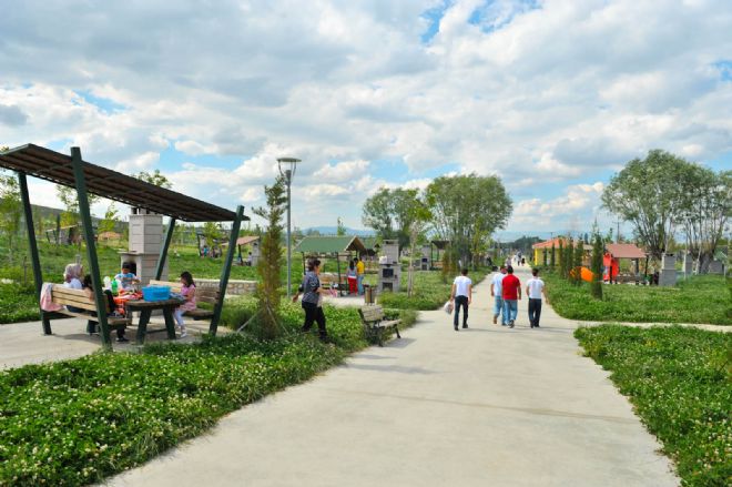 Sıcaktan Bunalanlar Mesire Alanına koştu