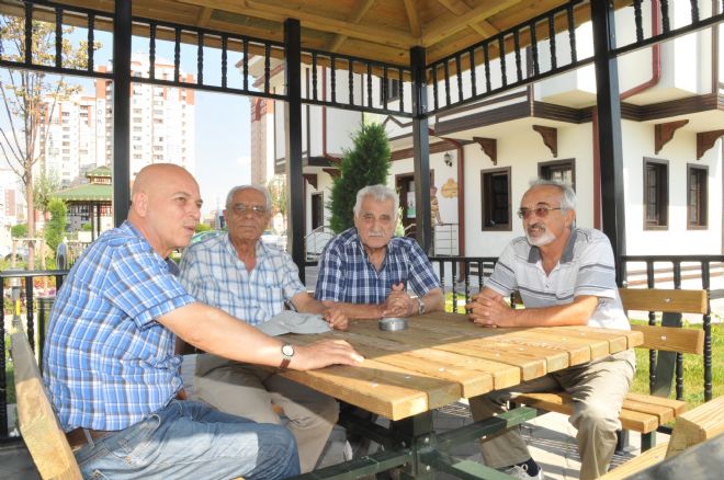 EMEKLİLERİN KEYFİ YERİNDE