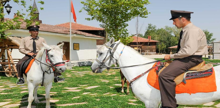 Altın Köy`ün atlı bekçileri göreve hazır