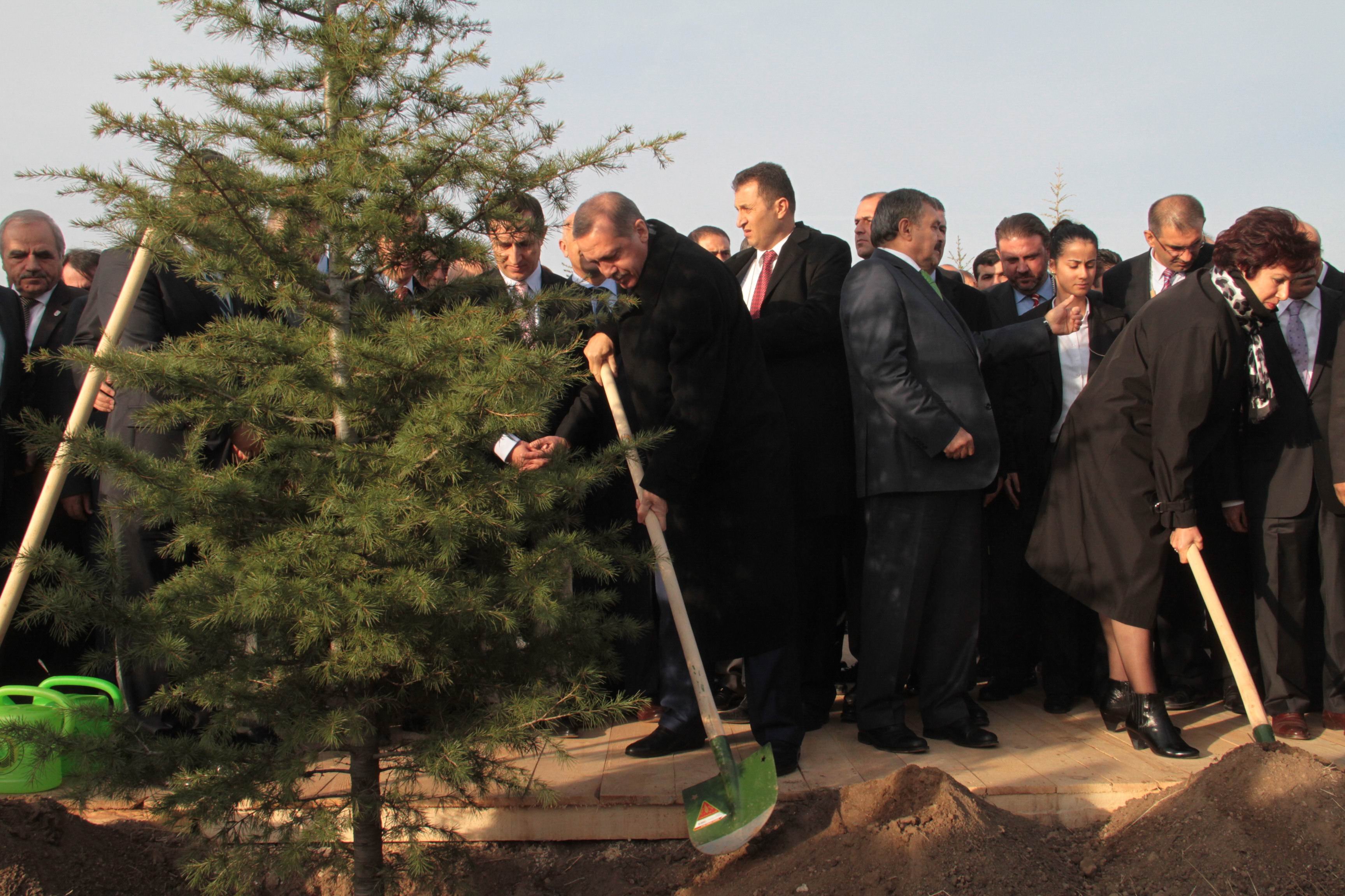 Gökçek Ve Topbaş söküyor , Başbakan Yenilerini Dikiyor 