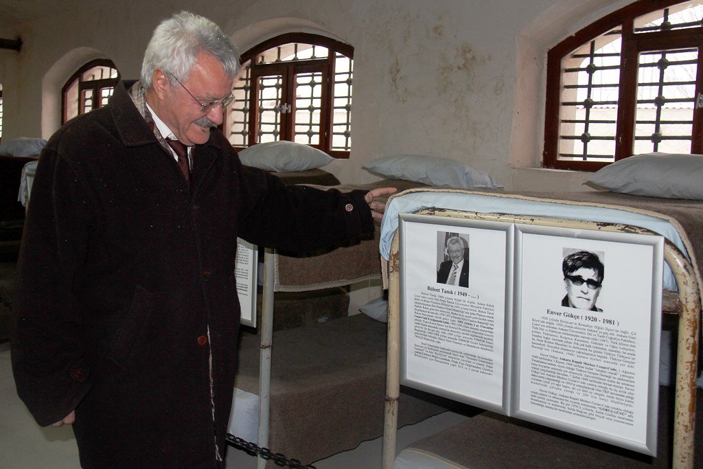 TANIK, İNSAN HAKLARI GÜNÜ`NDE ULUCANLAR`I ZİYARET ETTİ