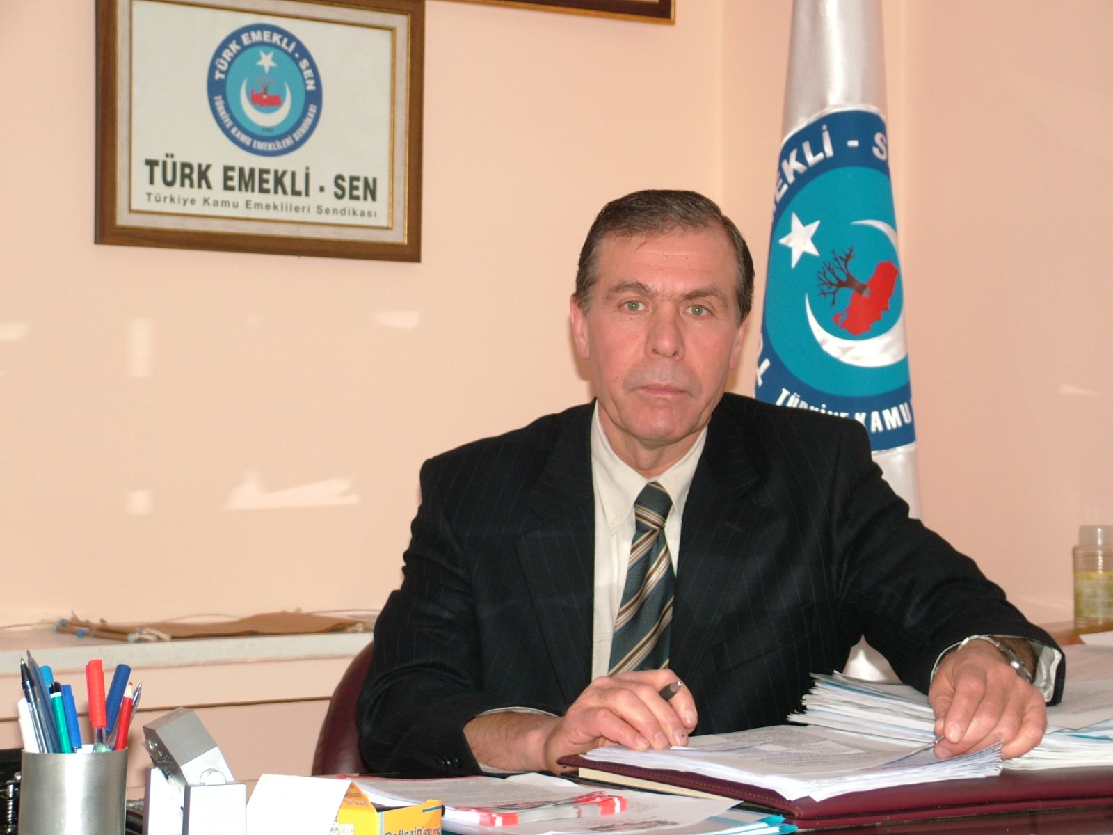 140 TL?LIK ZAM EMEKLİYİ YOKSULLUK VE SEFALETTEN KURTARIR MI ?