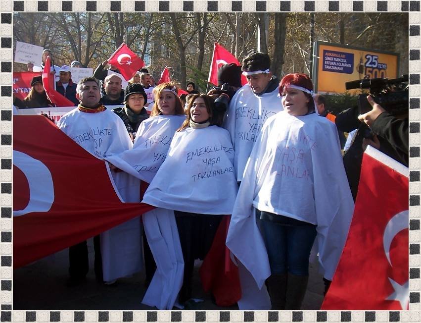 Başkentte Kefenlerle Eylem Vekillerle Helva 