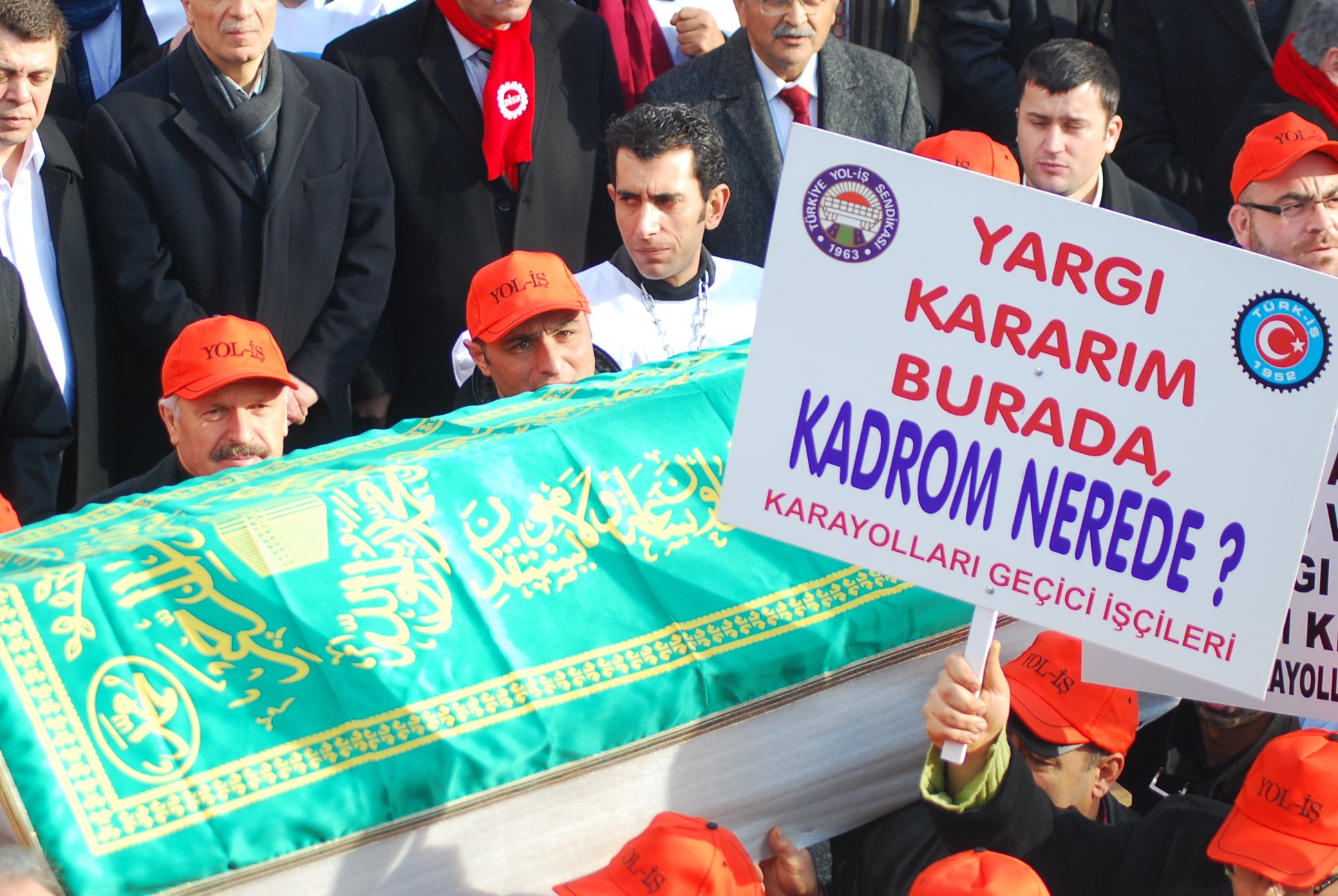 Maliye Bakanı Şimşek`in temsili cenaze namazını kıldılar
