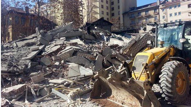 Ankara`da Göçük 1 Ölü 5 Kişi Aranıyor 