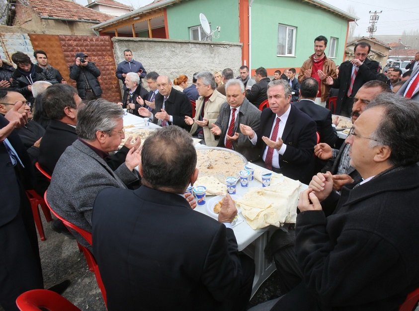 MANSUR YAVAŞ, YAĞMUR DUASI`NA ÇIKTI