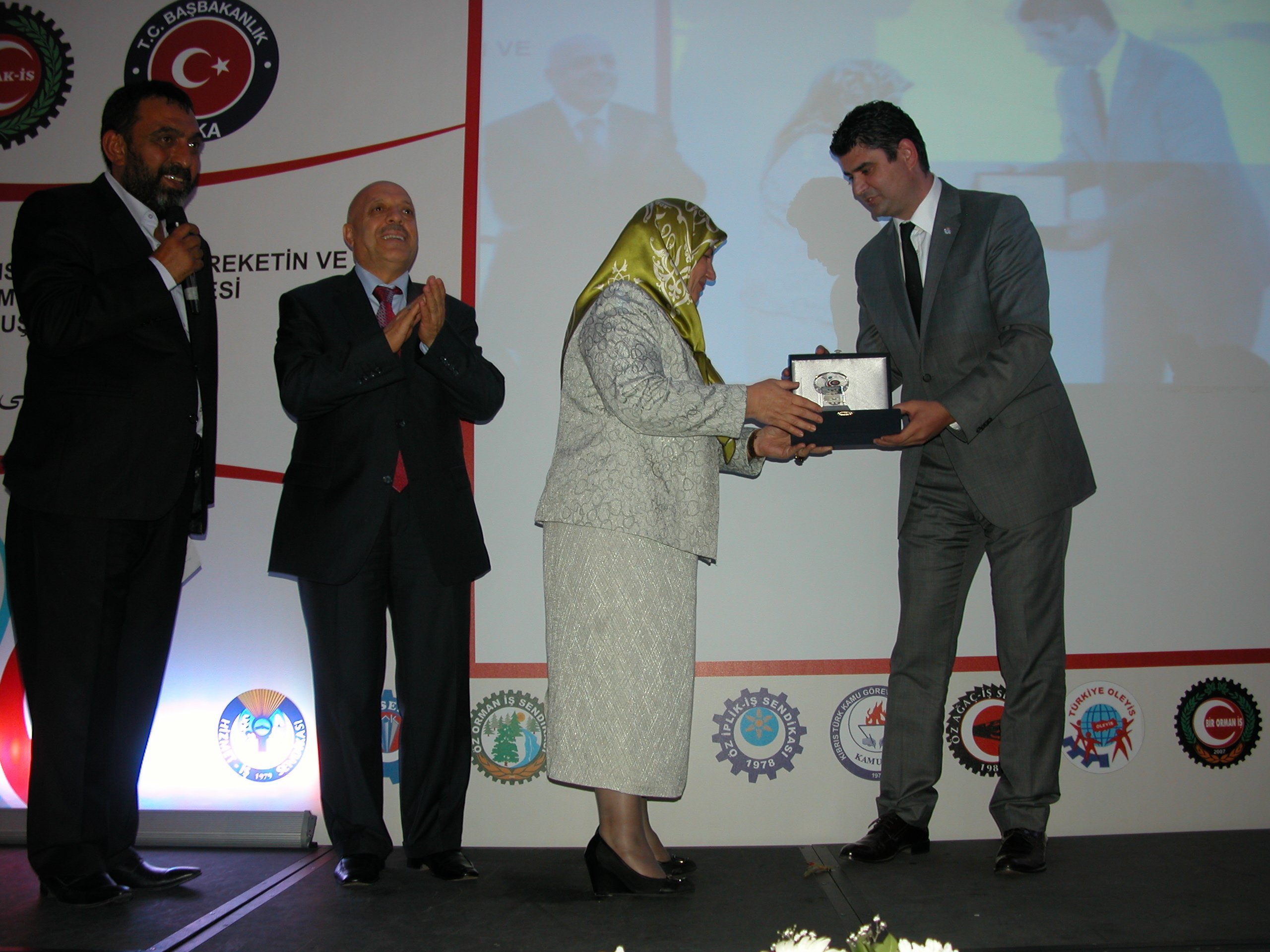 HAK-İŞ`TEN MERHUM NECATİ ÇELİK`E VEFA ÖRNEĞİ