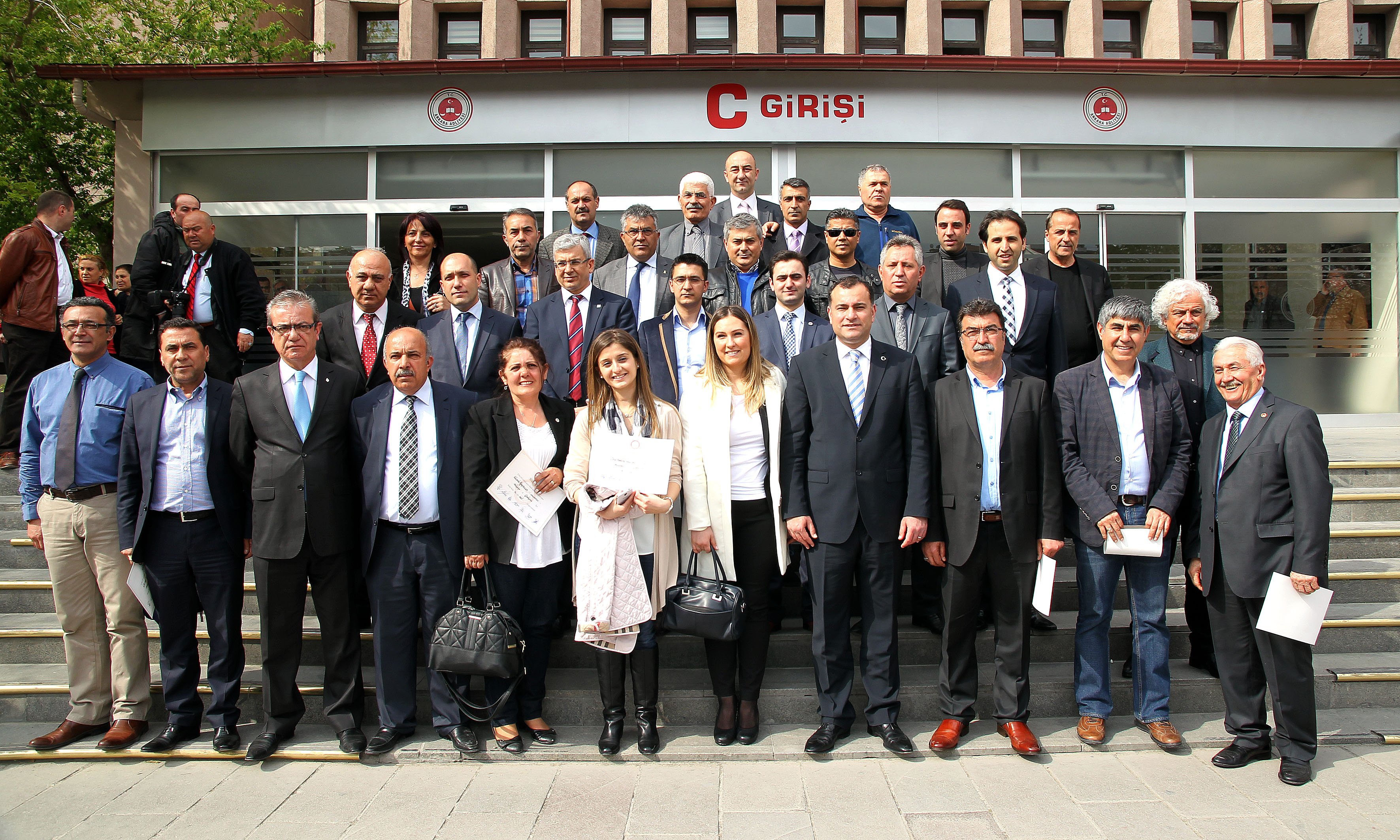 ALPER TAŞDELEN VE BELEDİYE MECLİS ÜYELERİ MAZBATASINI ALDI