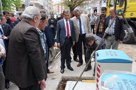 CUMHURİYET MEYDANINA YERALTI ÇÖP KONTEYNERİ KONULDU