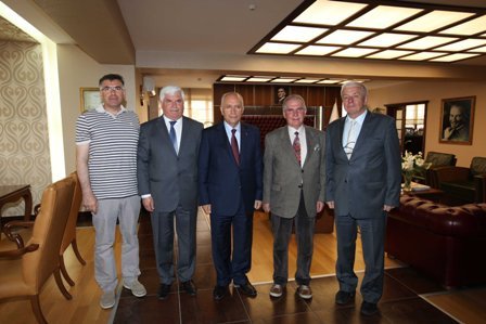  ?Halkla aramıza köprü kuracağız?
