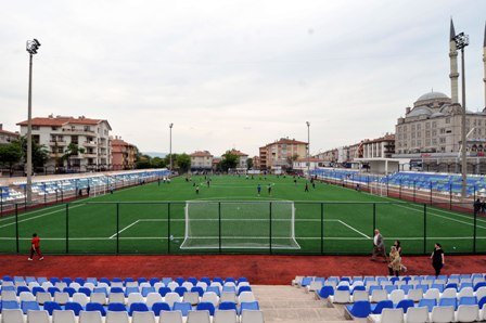 YENİLENEN FATİH STADI SPORCULARIN HİZMETİNDE