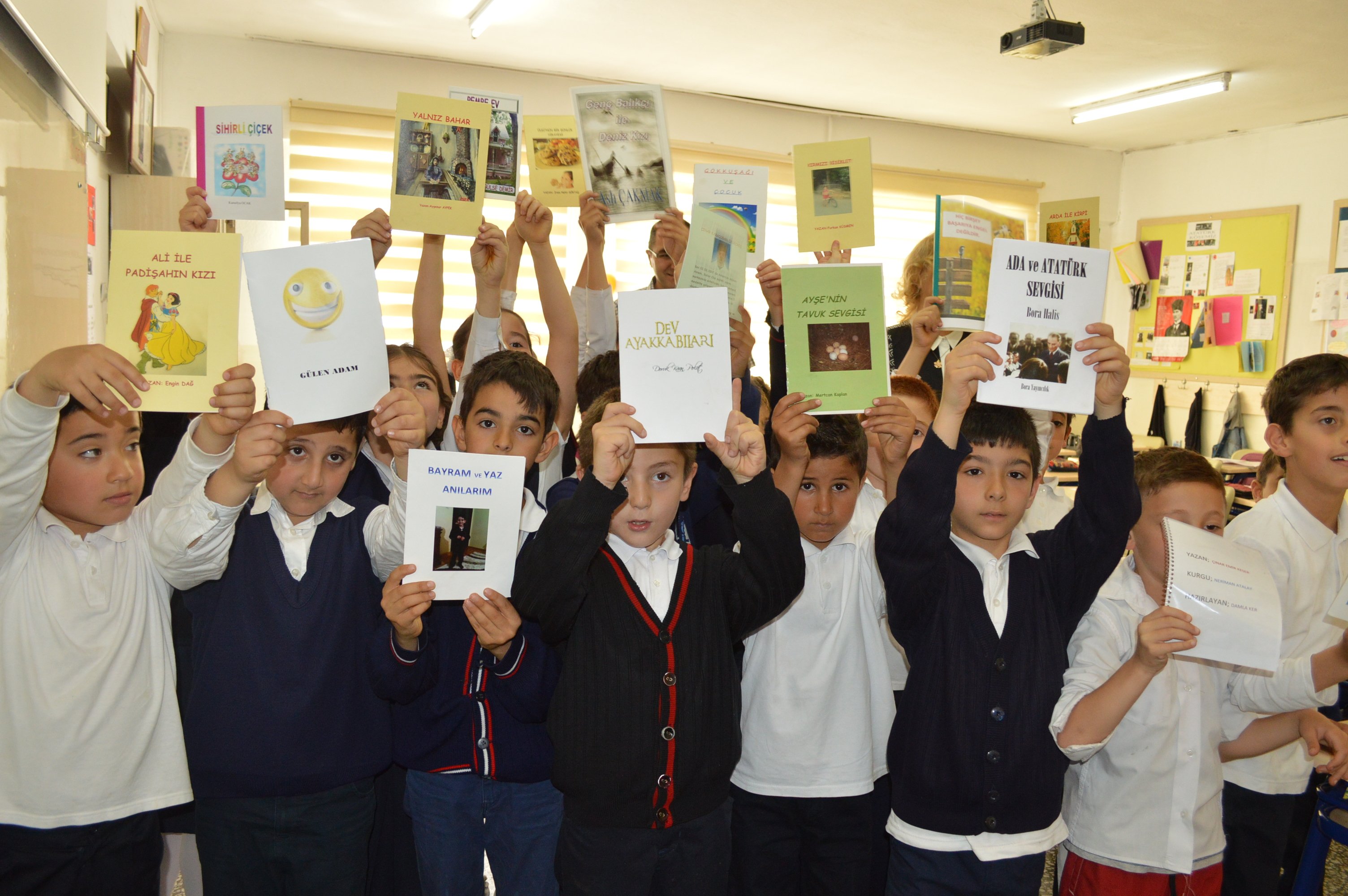 7 Yaşında Yazar Olup Kitap Bastırdılar 