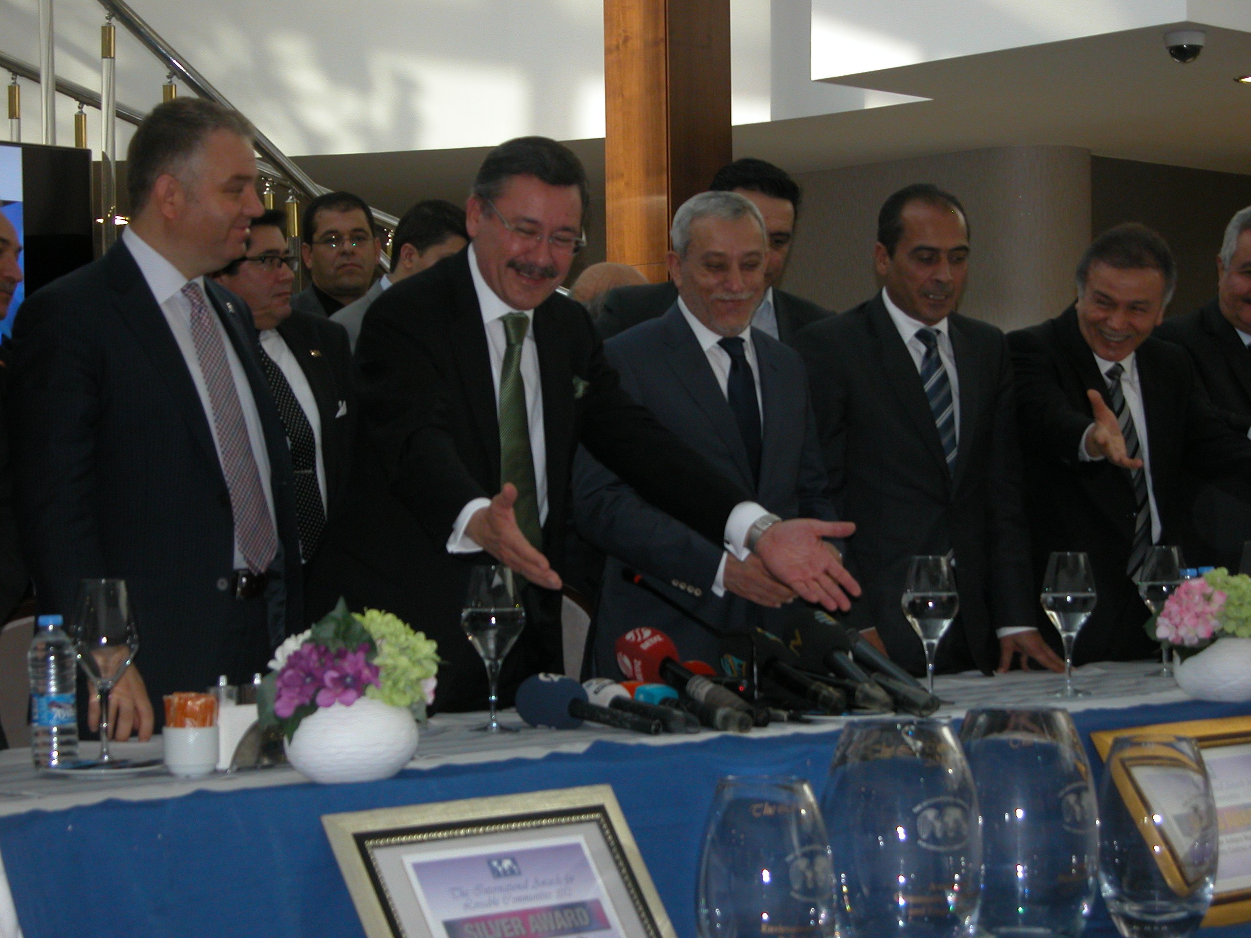 GÖKÇEK: CHP`Lİ BELEDİYELER BELEDİYECİLİKTEN ANLAMAZ