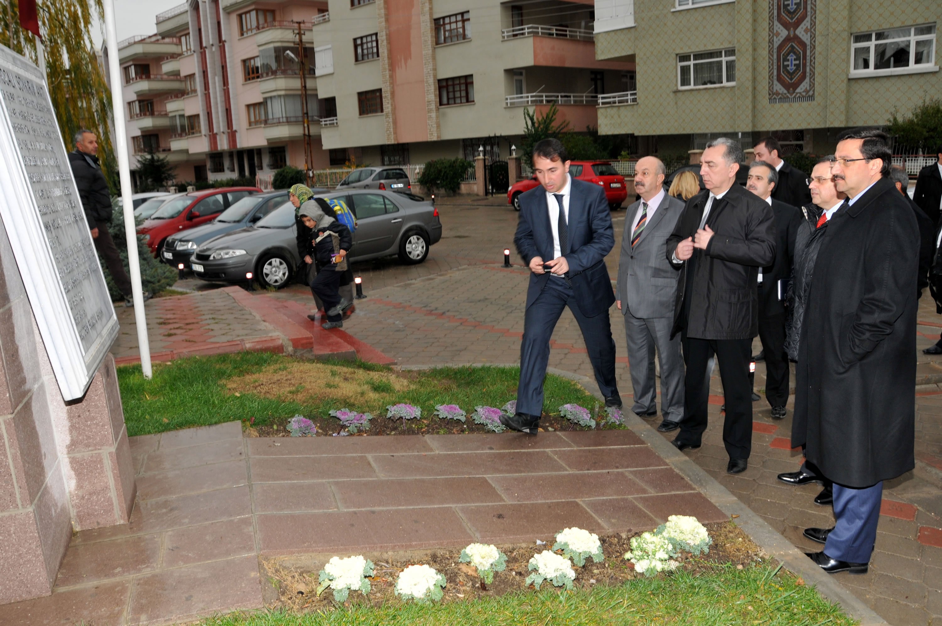 KEÇİÖREN`DE HOCALI ŞEHİTLERİ İÇİN ANIT